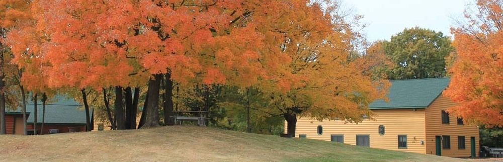 Mcquoid'S Inn And Event Center Isle Exterior photo